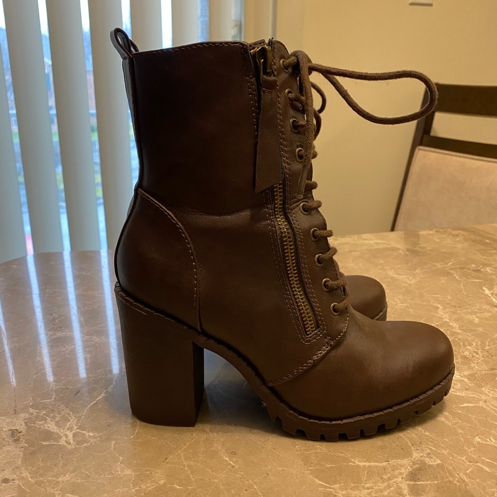 Like new vegan brown boots